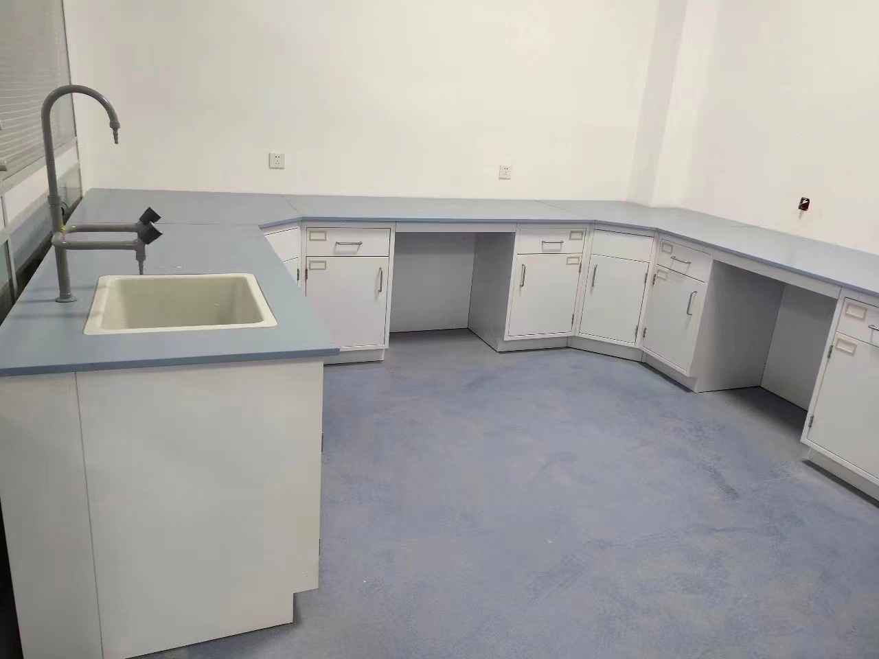 實(shí)驗(yàn)室試驗(yàn)臺結(jié)構(gòu)以及臺面詳細(xì)介紹